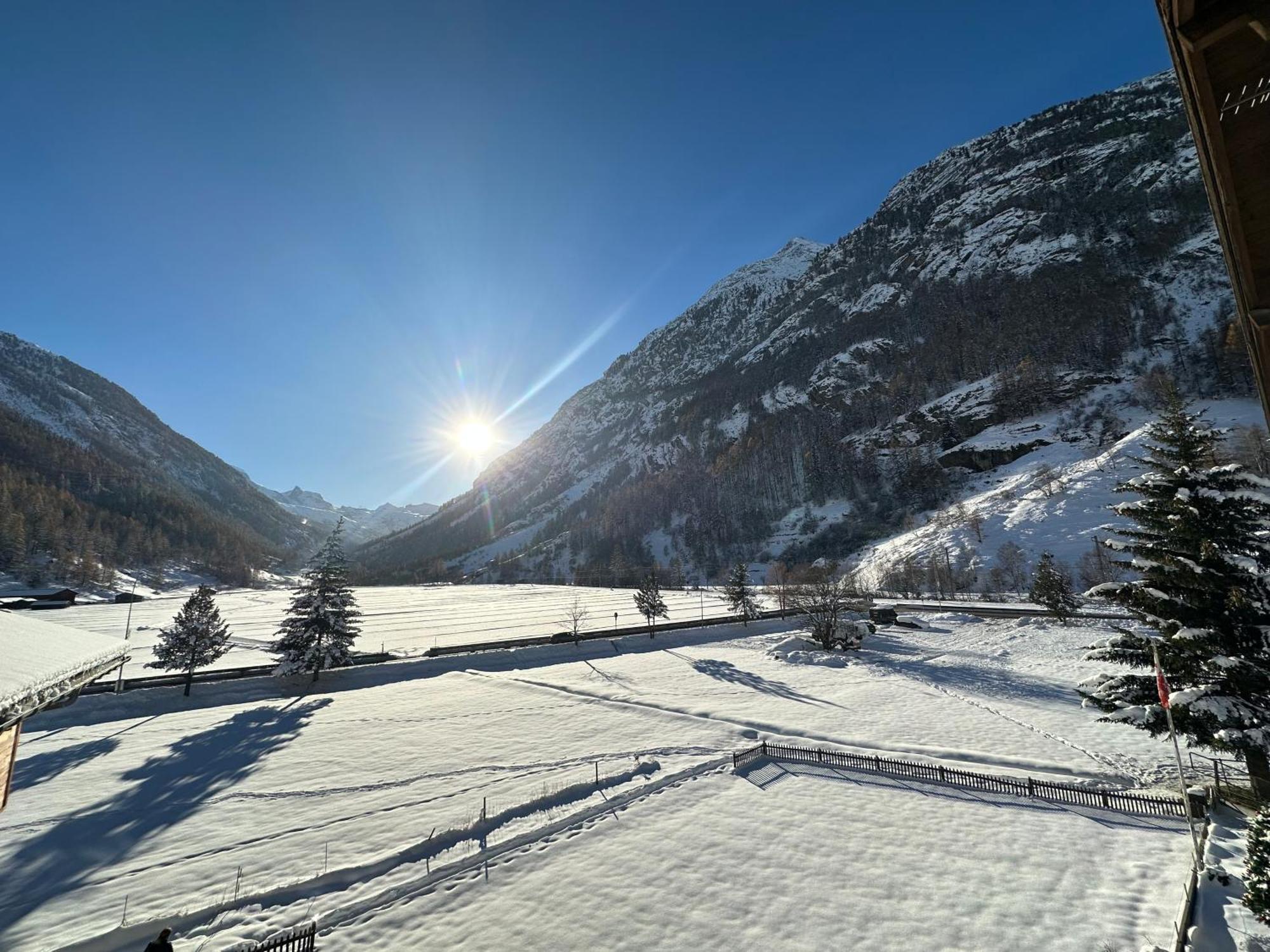 Alpine Retreat 4 Person Apartment Near Zermatt With Parking! เทช ภายนอก รูปภาพ