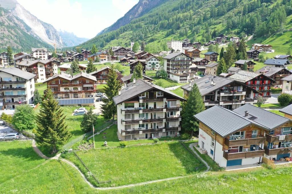 Alpine Retreat 4 Person Apartment Near Zermatt With Parking! เทช ภายนอก รูปภาพ
