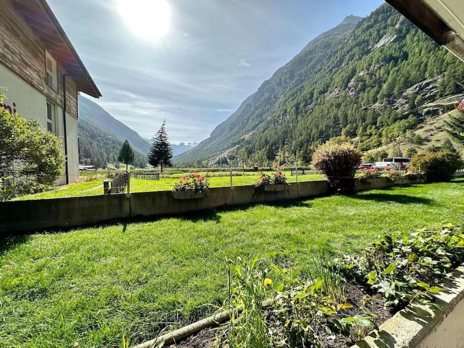 Alpine Retreat 4 Person Apartment Near Zermatt With Parking! เทช ภายนอก รูปภาพ